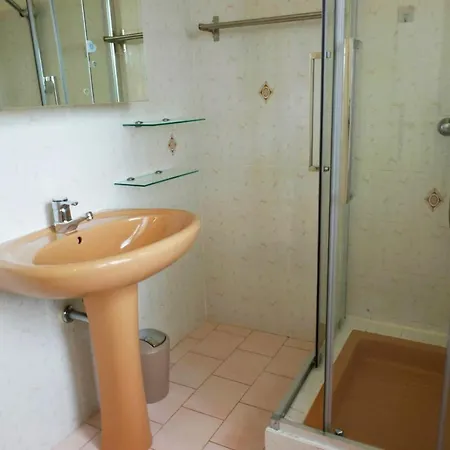 D Hotes De La Louve Panzió 4*