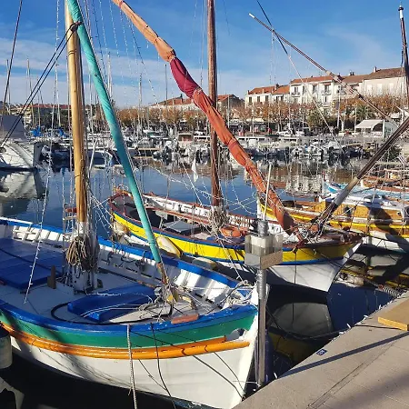 D Hotes De La Louve Bed & Breakfast Frejus