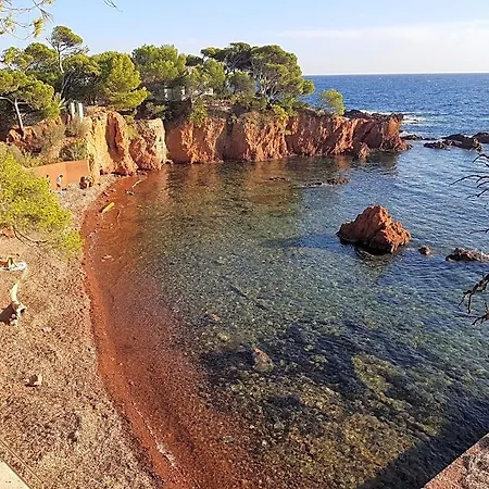 D Hotes De La Louve Panzió
