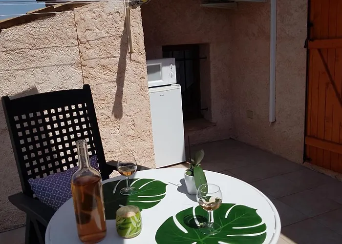 Bed and breakfast D Hotes De La Louve Fréjus